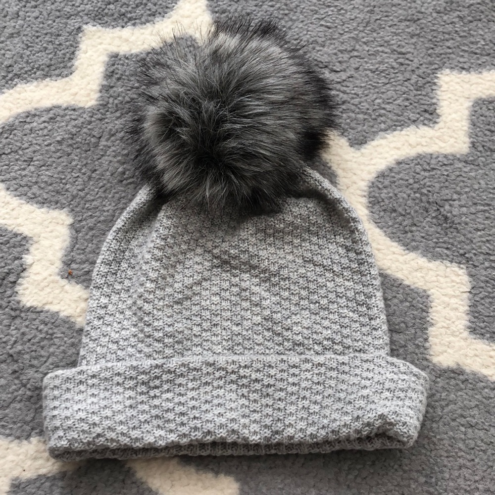 NWOT Knit Fuzzy Faux Fur Pom Pom Beanie Winter
